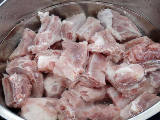 炖肉炖排骨时，调料可不能乱放，牢记3不放技巧，肉质鲜嫩还不腥