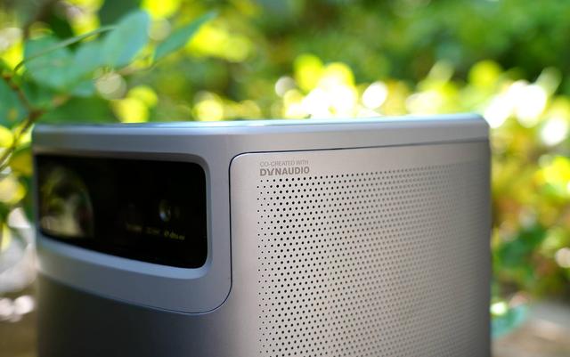 2400ANSI亮度！入门高端旗舰坚果J10画质及效果展示