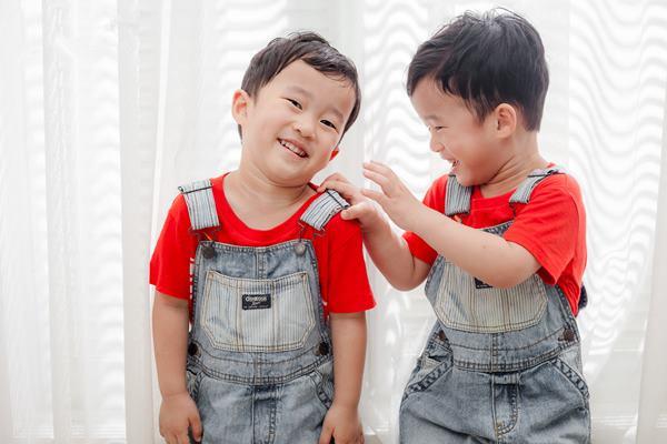 「超级宝妈」‘这是我的，才不要分给你！’做这三件事，让孩子学会分享