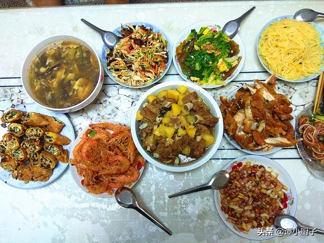 山东一家7口的生日宴，在朋友圈炸了，网友：看饿了，求蹭饭