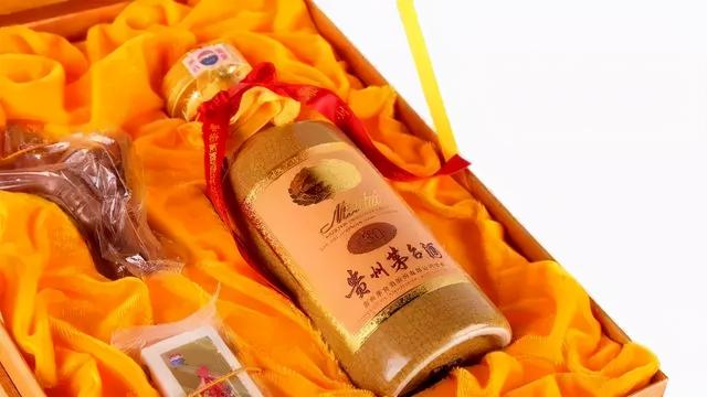 商家高价收购名酒瓶，到底图什么？买不知真假的茅台何不买地方酒