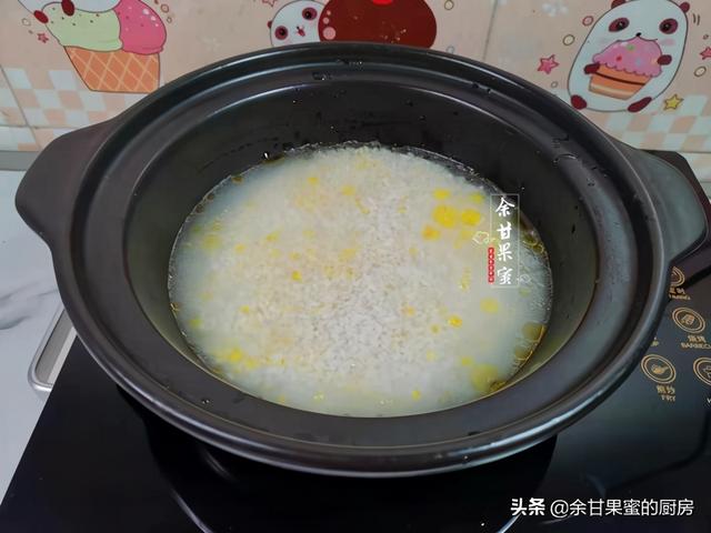热乎乎的煲仔饭，暖胃暖身，有肉有蔬菜，做法也简单
