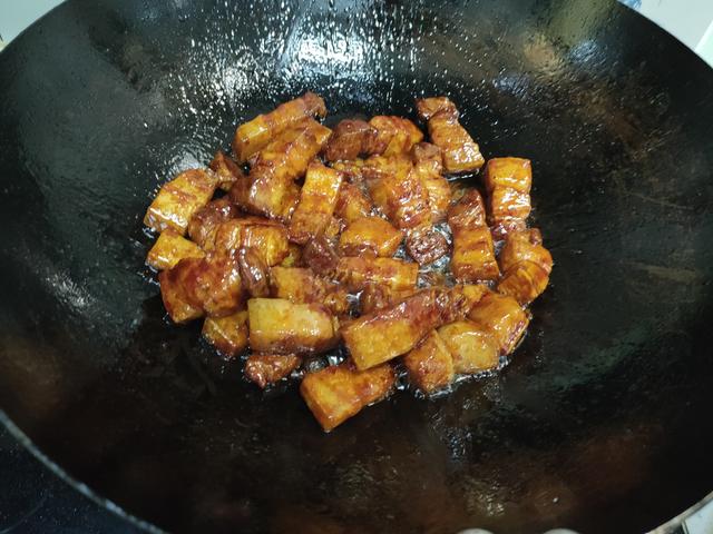 红烧肉，记住“2不放2窍门”，肉香十足、软糯入味，不柴不油腻