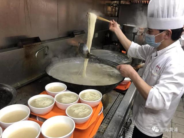 价格|鲜鲜鲜！老半斋刀鱼汁面上市！馄饨芯子也卖爆了