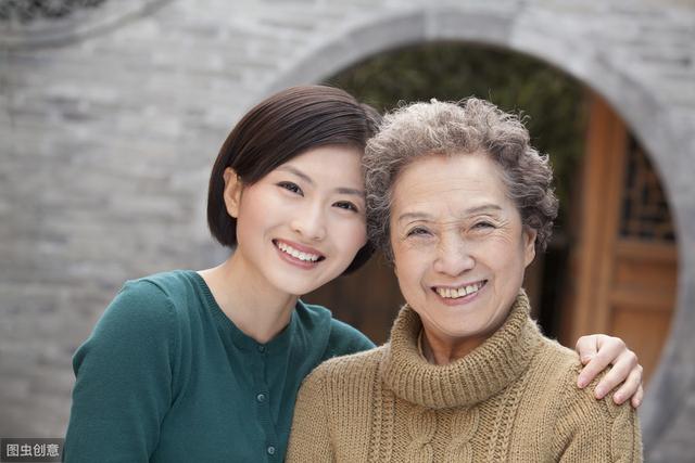 「超级宝妈」何雯娜因孕吐被婆婆逼哭，聪明婆媳懂得要有边界感