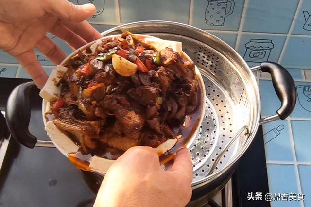 做鸡肉蒸豆腐，记住&quot;2用1窍门&quot;，鸡肉鲜亮，豆腐滑嫩，超入味