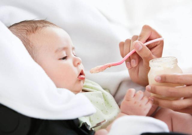 4岁宝宝体质虚弱，进食后积食胃热脾虚，宝爸：买这垃圾食品干嘛