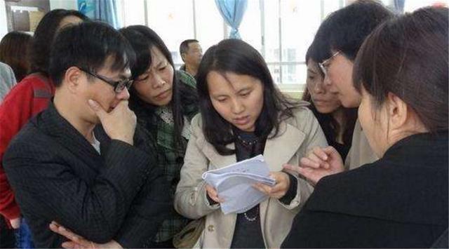 【超级宝妈】幼师发午餐照一分钟后撤回，眼尖宝妈发现端倪，家长群里讨说法