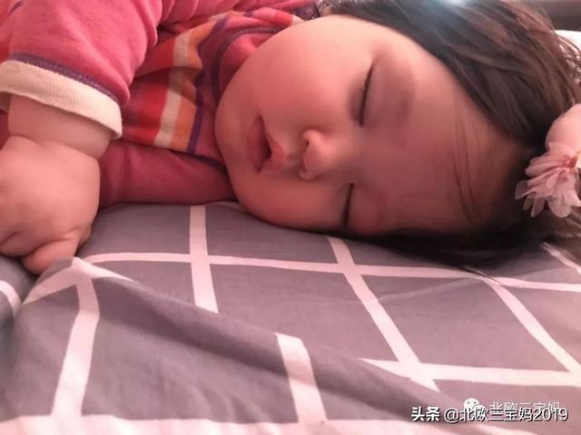 【超级宝妈】孩子几点睡能长高？睡得太晚，真的会影响孩子一生？