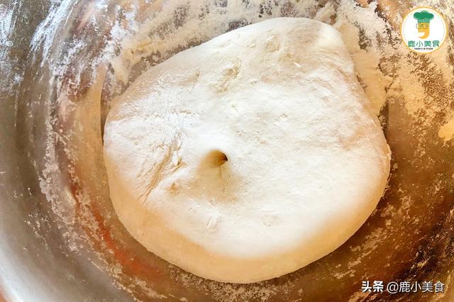 想馒头蓬松暄软，和面时多加“2料”，蒸出的馒头白胖好看又好吃