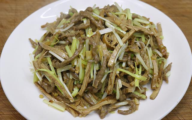 农家清炒牛肉丝，记住2点，牛肉鲜嫩不柴，好吃下饭，老少皆宜