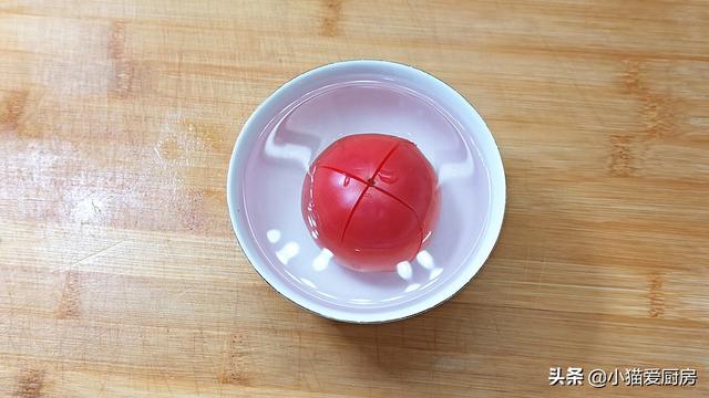 天冷了给家人做一锅酸辣汤，做法简单，暖胃驱寒，成本只需5元钱