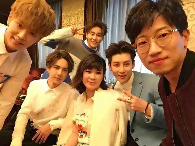 思小沫|娱乐教母杜华2天收到辱骂短信108万条，她才是最火乘风破浪的姐姐