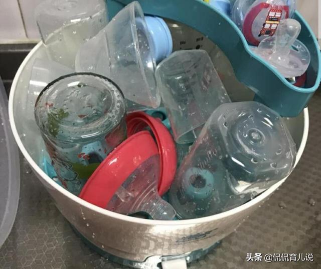[你的育儿经]宝妈每天给奶瓶消毒，实在“忍无可忍”！开水烫奶瓶，它不香吗？