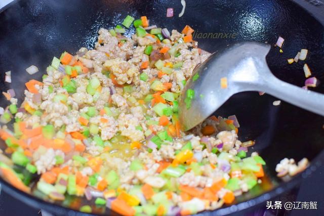 冬季喝汤最养人，常给家人喝这汤，便宜又鲜美，热乎乎特暖胃