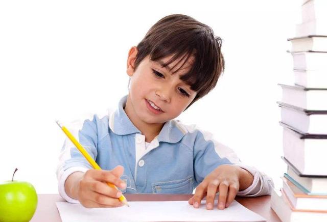 [你的育儿经]宝妈带3岁小孩出门玩，孩子随地大小便，却是奶奶教的？