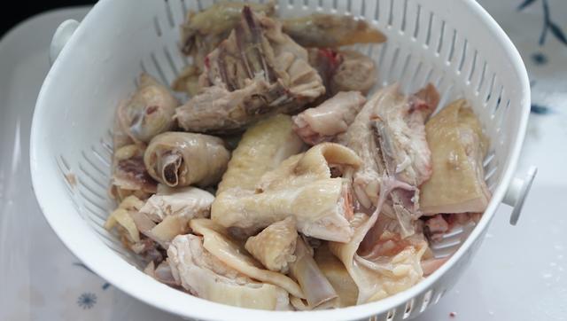 冬天是吃板栗的季节，教你这样做板栗，香甜美味下饭，比肉还好吃