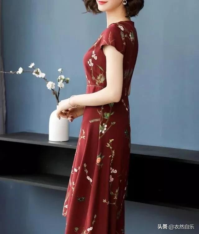 第五大道建议41-56女人，穿的要时尚显嫩，这样打扮，出门没人喊阿姨