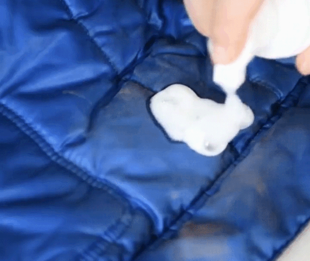 羽绒服洗一次就变薄了？这样清洗，轻松去污渍，衣服立马焕然一新