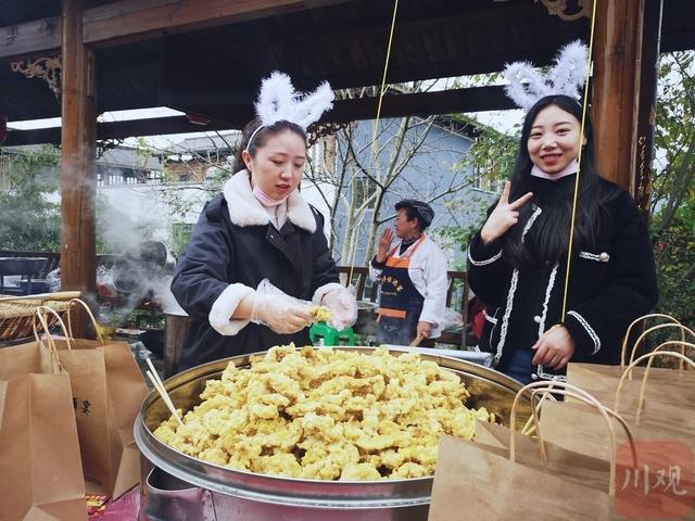 酥肉|长达13米的大酥肉亮相！南江县大酥肉节召集&quot;大口吃肉干饭人&quot;