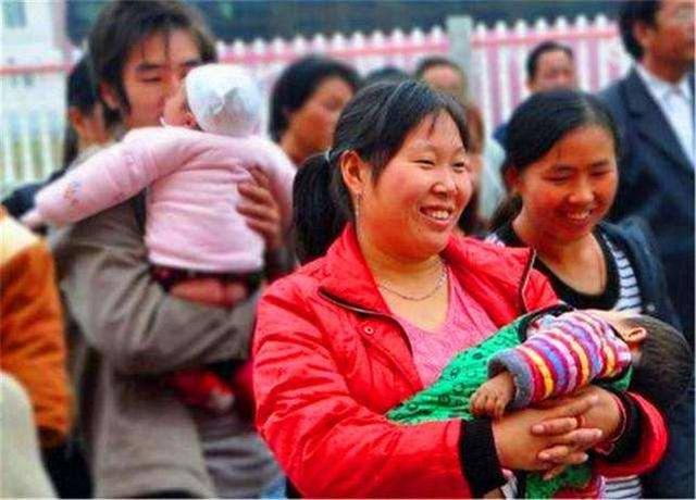 「你的育儿经」越来越多高龄妈妈追生二胎,并不是为了跟风,3个原因句句戳心