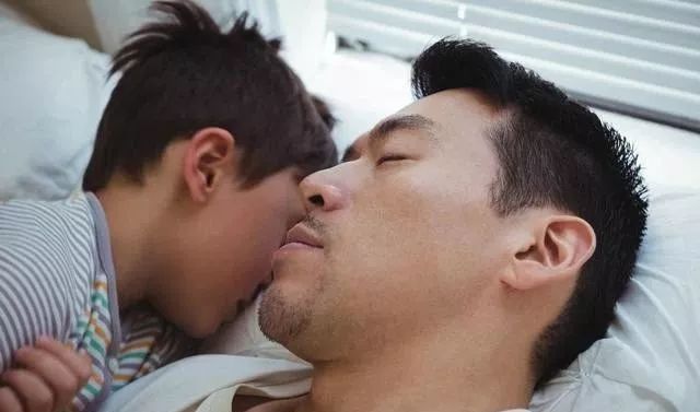 「暖先生格调」李玫瑾教授:教育孩子最大的问题,是该管的时候不管,不该管的时候开始管