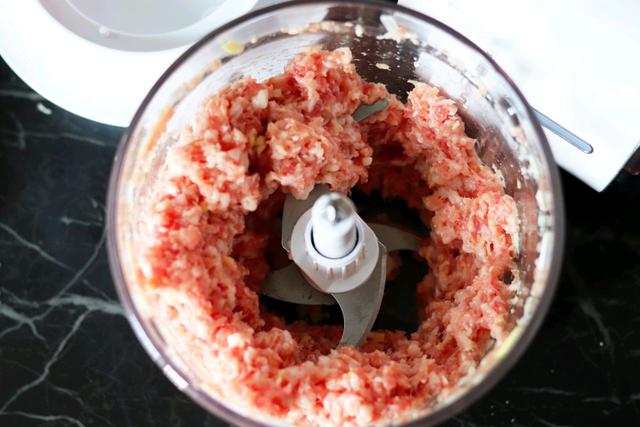 天冷就馋此肉包子，鲜香入味，做法也简单，全家人都喜欢吃