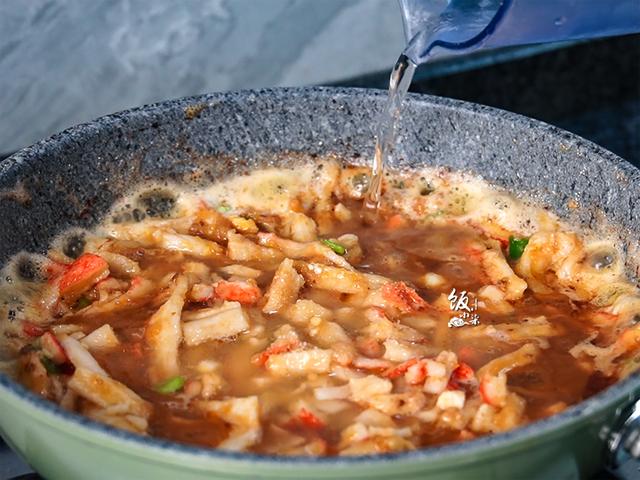 10块钱成本，做1碗诱人的“蟹黄面”，学会这做法，能以假乱真