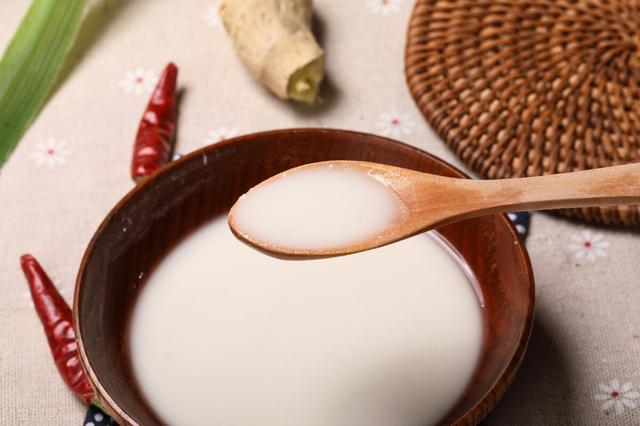 买淀粉时，不知道该怎么选？学会这3种淀粉的用法，让你秒变大厨