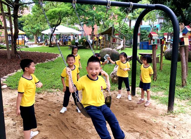 你的育儿经|看!南山区幼儿园门前全是口罩都遮不住的笑脸~