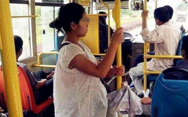 [超级宝妈]“买不起车生啥孩子”？司机“霸道”的回复，令人称赞：真解气
