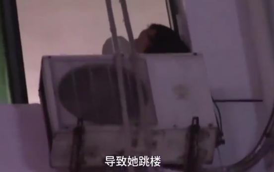 #你的育儿经#儿子不写作业，母亲气到跳楼相逼！被消防员劝阻，小孩下跪认错