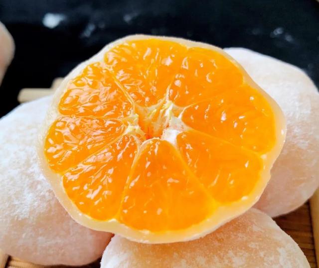 让孩子欲罢不能的橘子糯米糍，做法很简单，几块钱成本就搞定