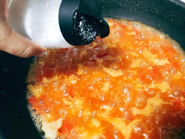 简单的疙瘩汤的做法，10分钟就能出锅，一碗下肚浑身都暖和