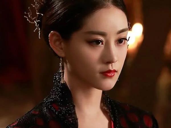 心动奶盖|欺负白浅的人都受到教训，唯独她白浅不敢招惹，还得给她跪下