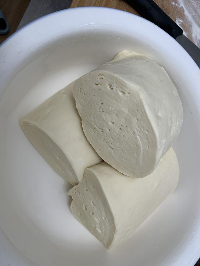 冬天发面时，别只会放酵母，记住3个诀窍，馒头又软又好吃