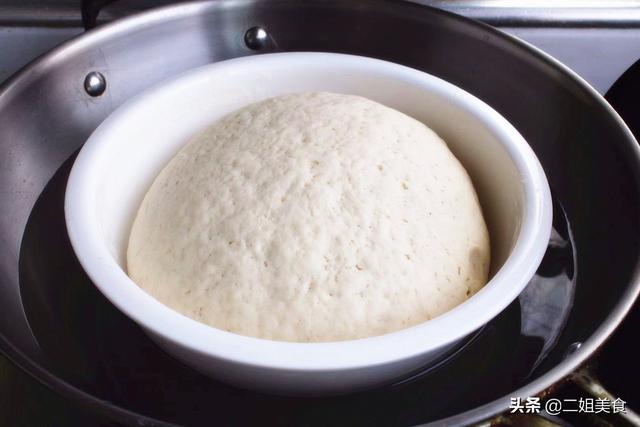 冬天做馒头，别只会加酵母粉发面，多做2步，发面快还蓬松好吃