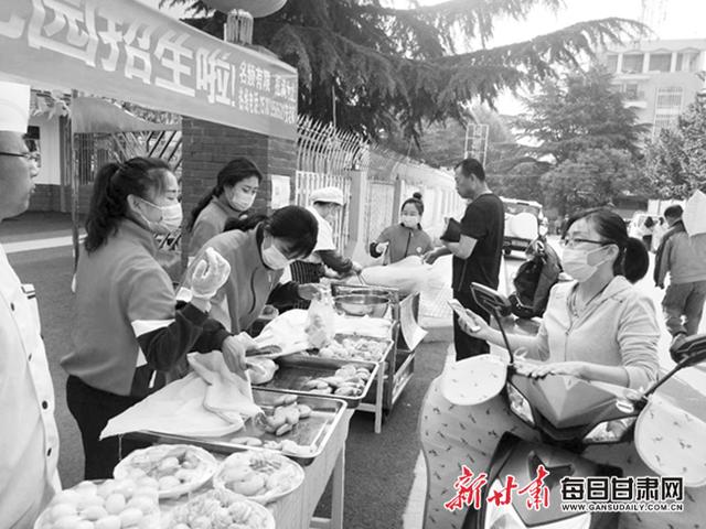 你的育儿经：“刘大厨喊你来吃饭”天水一幼儿园临时“转行”卖早点