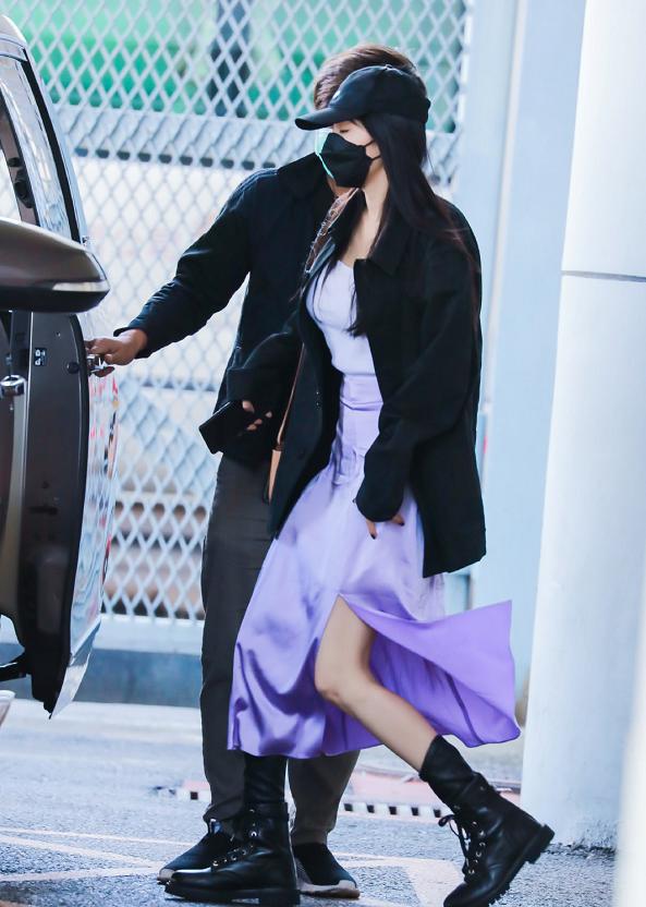 家住魔仙堡|杨幂真是太会穿了！在裙子意想不到的地方剪开，谁知却成全场最潮