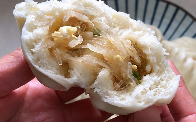 冬季，吃萝卜正当时，教你花样包萝卜丝包子，皮薄馅大，解馋管饱