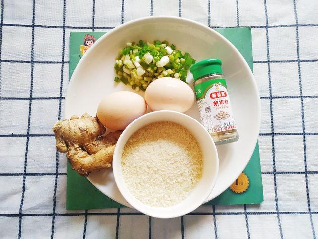 炸萝卜丸子，用淀粉还是面粉？都不对，教你1个技巧，酥脆不回软