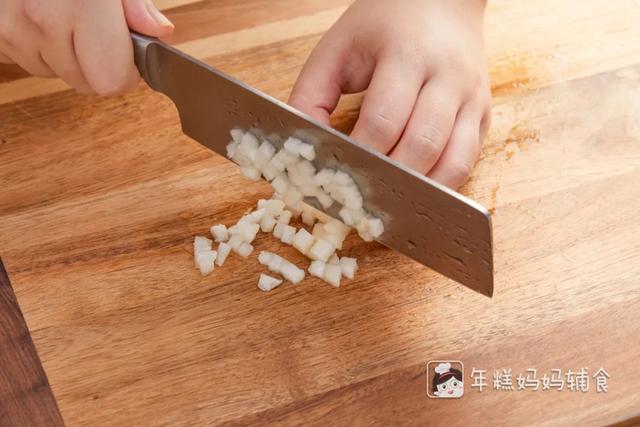 你的育儿经@别再逼娃喝水了！天暖了吃点它，补水又补维生素