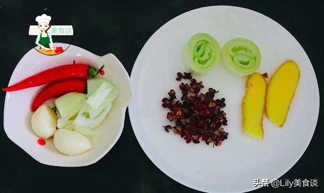 煮白灼虾时，沸水下锅就错了，大厨教你一招，虾肉鲜嫩多汁又不腥