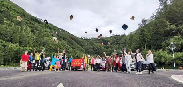 超燃！37人，10辆车，62天......杭州有群热血老人，自驾走遍半个中国