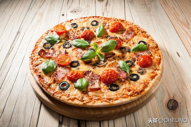 教你用剩米饭做披萨，经济实惠的家常美食，酥脆鲜香，老少都喜欢