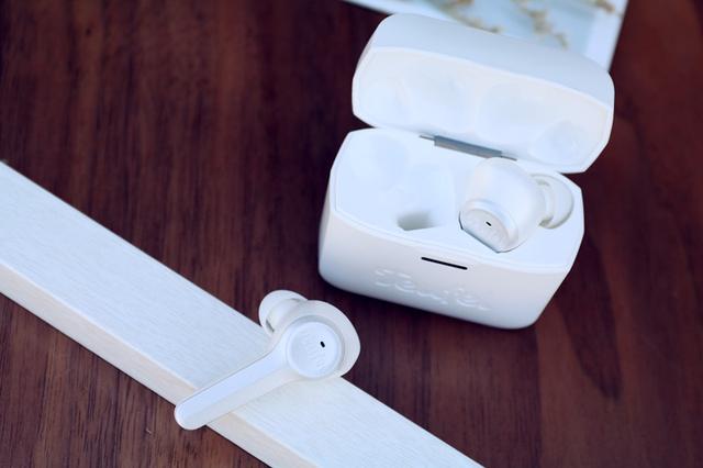 把操作做到小学生都能上手即用，德国版AirPods半个月体验