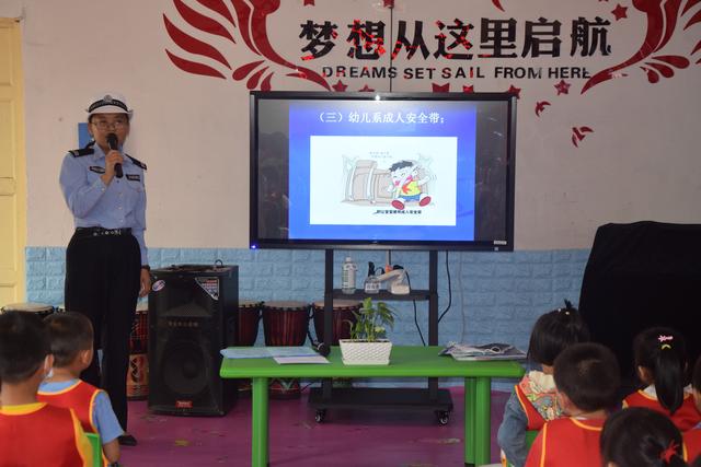 安全港|靖远交警为幼儿讲解交通安全