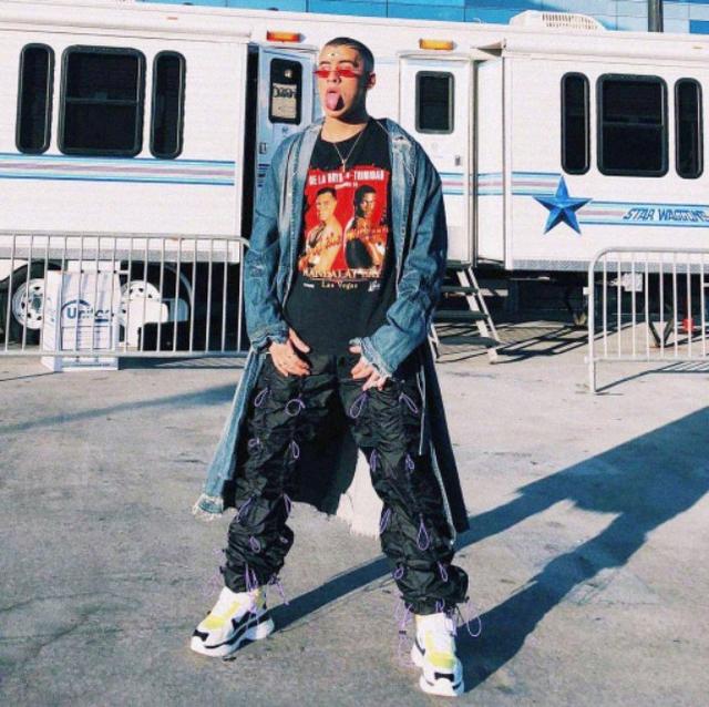 时尚探究社粉丝组团烧王一博裤子，松紧带裤的时尚，u1s1普通人真的驾驭不了