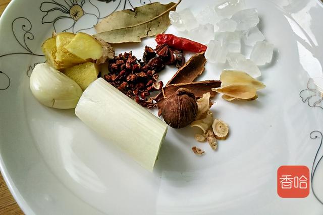 鸭掌这样做太香了，口感嫩滑香醇，一次一盘也不够吃