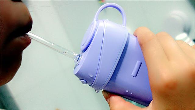 口腔清洁新工具，深度洁牙新体验——罗曼与丁香医生联名款冲牙器